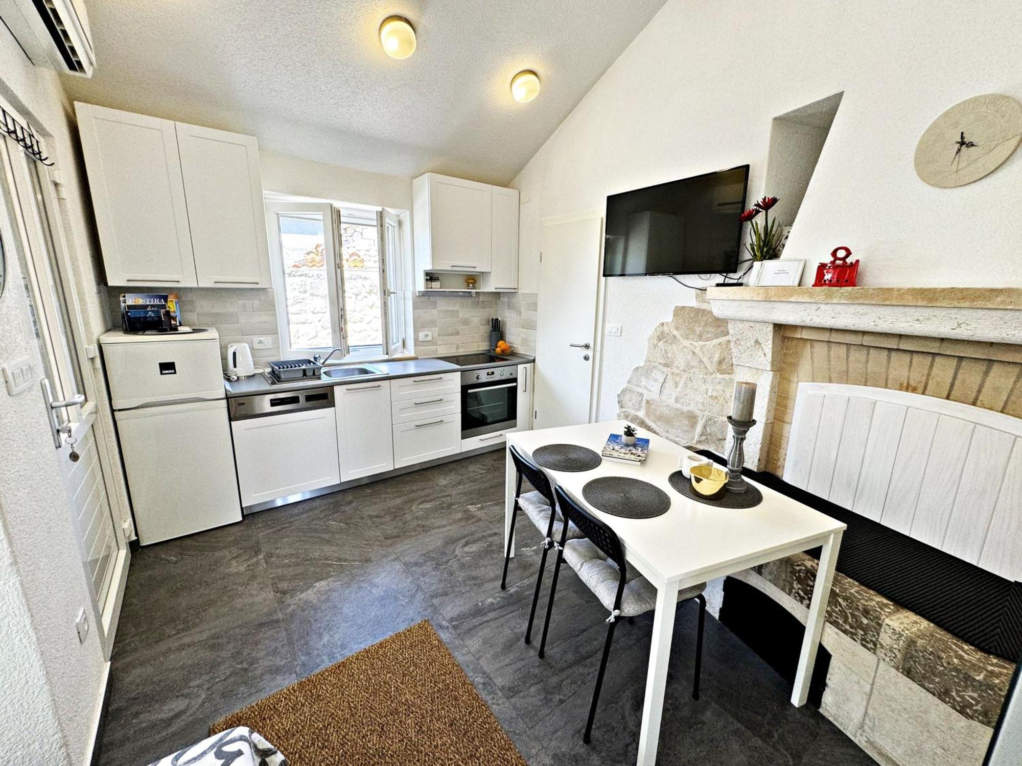 Studio Apartment Matoni Постіра Екстер'єр фото