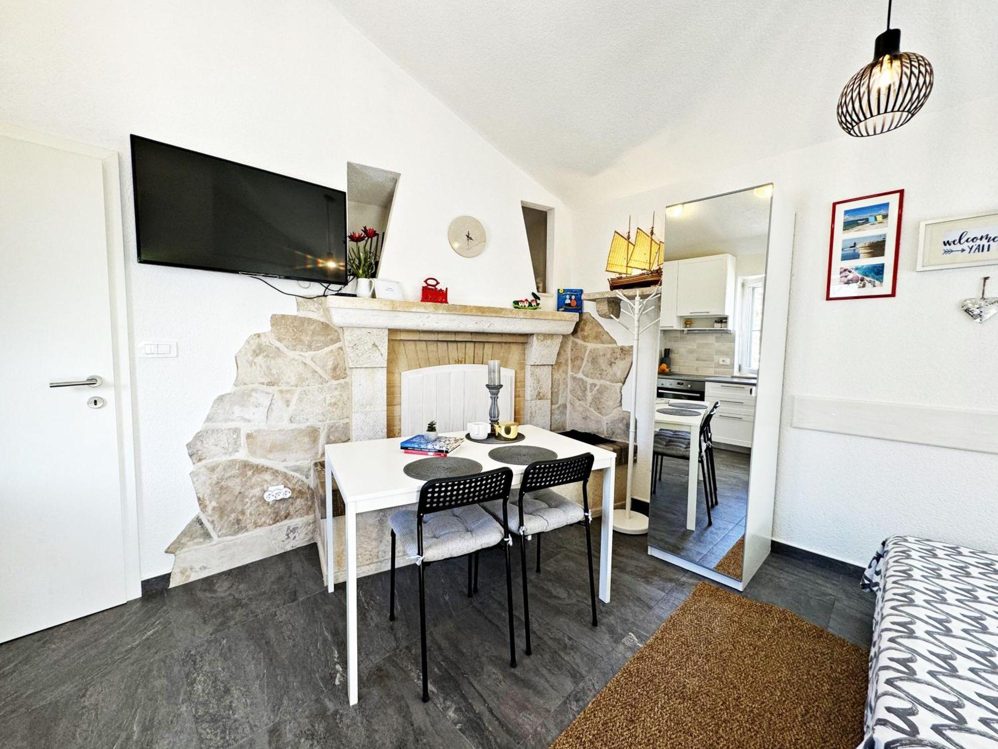 Studio Apartment Matoni Постіра Екстер'єр фото